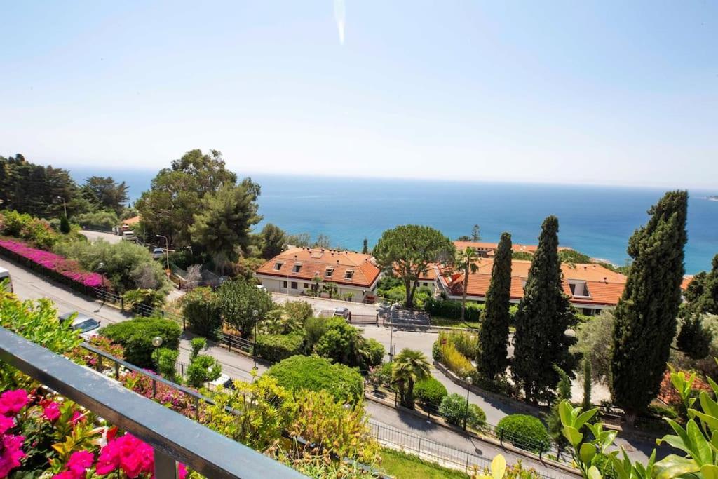 Il Grande Blu - Vista Panoramica Sul Golfo Apartment Ospedaletti Luaran gambar